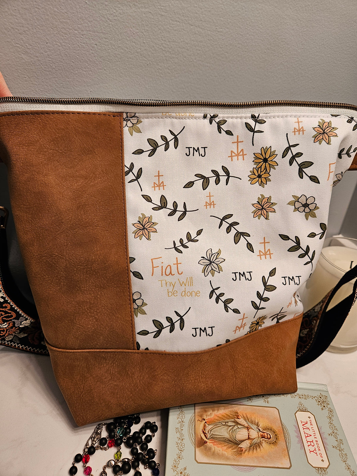 Asymmetrical Crossbody Fiat Purse with wide base