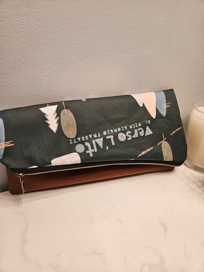 Blessed Pier Giorgio Frassati Verso l'alto Faux Leather Foldover clutch