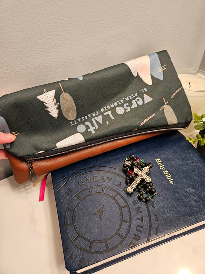 Blessed Pier Giorgio Frassati Verso l'alto Faux Leather Foldover clutch