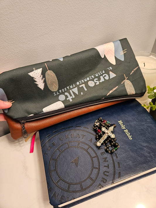 Blessed Pier Giorgio Frassati Verso l'alto Faux Leather Foldover clutch