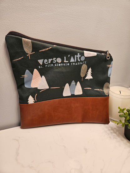 Blessed Pier Giorgio Frassati Verso l'alto Faux Leather Foldover clutch